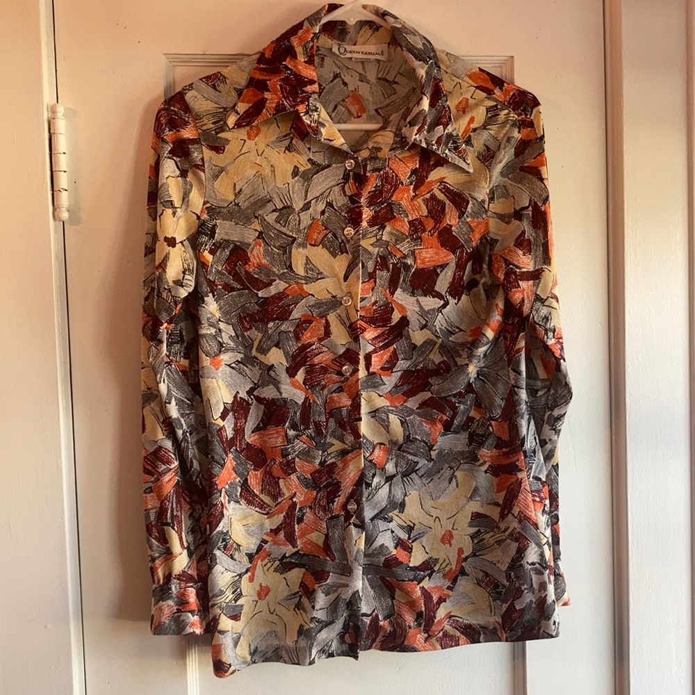 Vintage 5-Button Blouse With Abstract Pattern - image 1